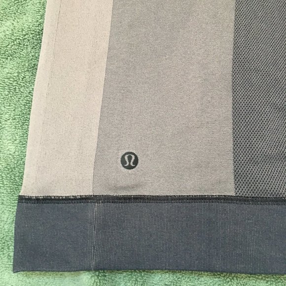 Like New Lululemon Ebb to Train Jacket Chrome 6 - Picture 12 of 15